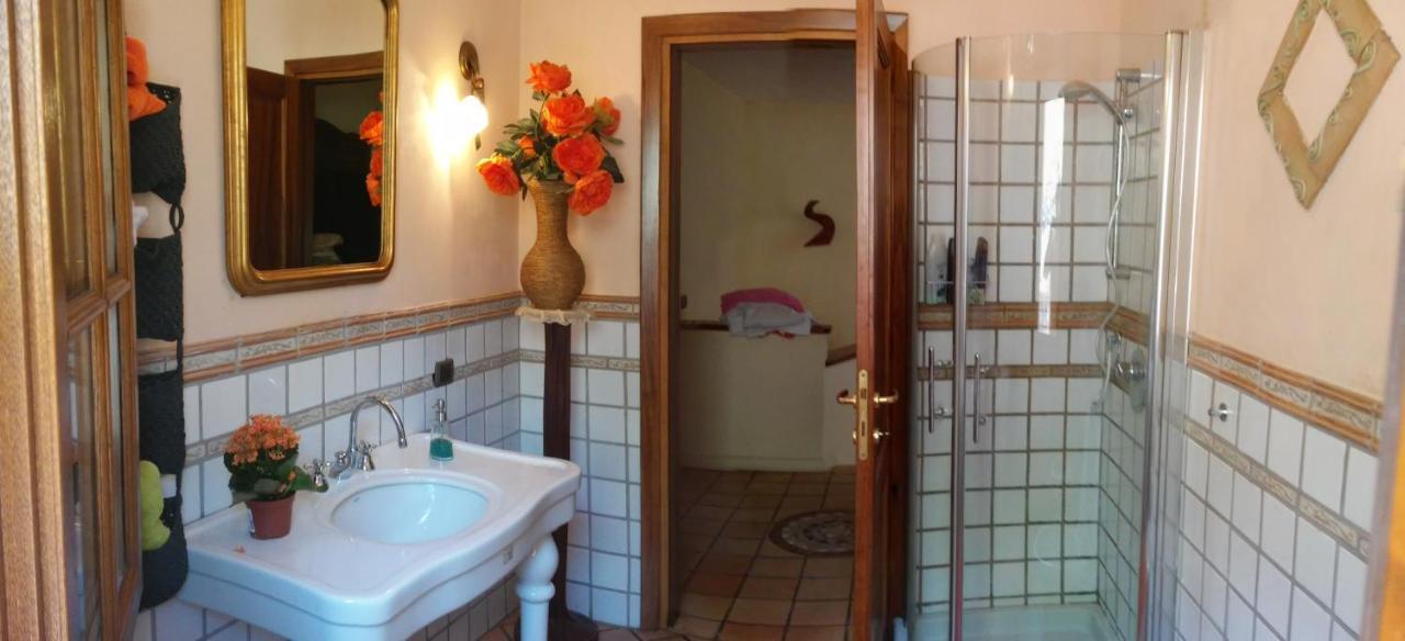 Room In Villa - Room In The Hills With Garden And Sea View San Salvatore  Exterior foto